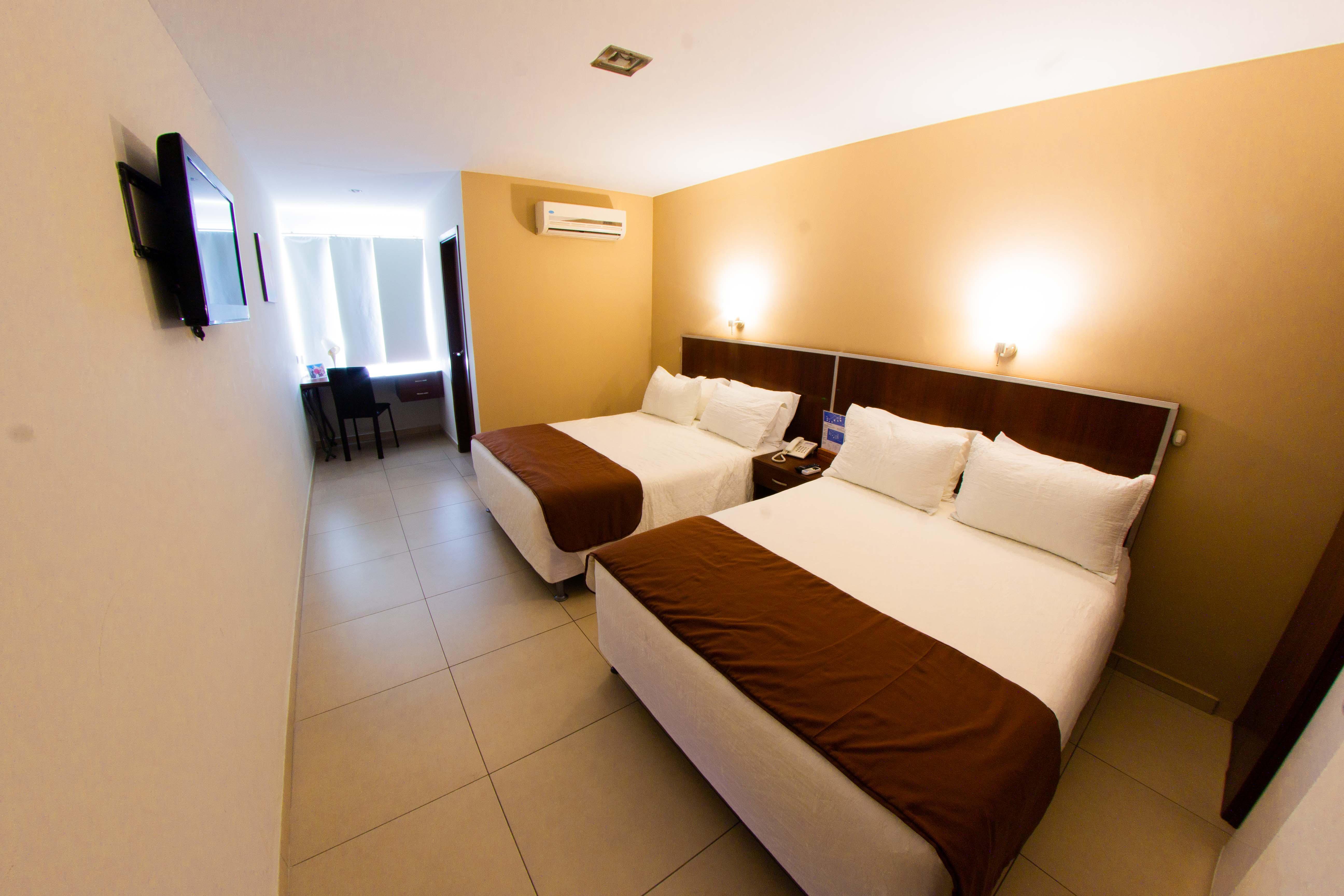 Torre Hotel Ejecutivo Санта-Крус-де-ла-Сьерра Экстерьер фото