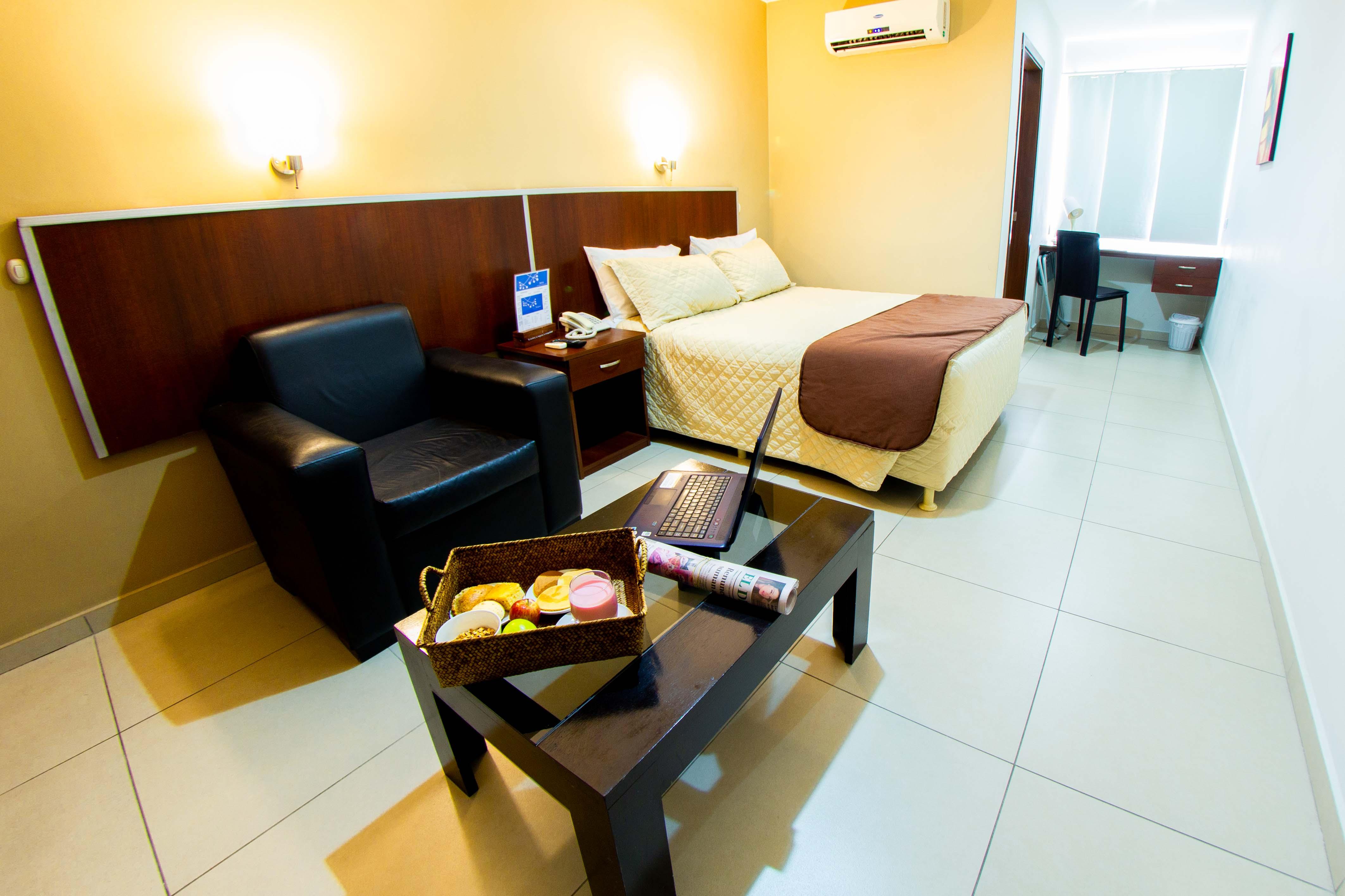 Torre Hotel Ejecutivo Санта-Крус-де-ла-Сьерра Экстерьер фото