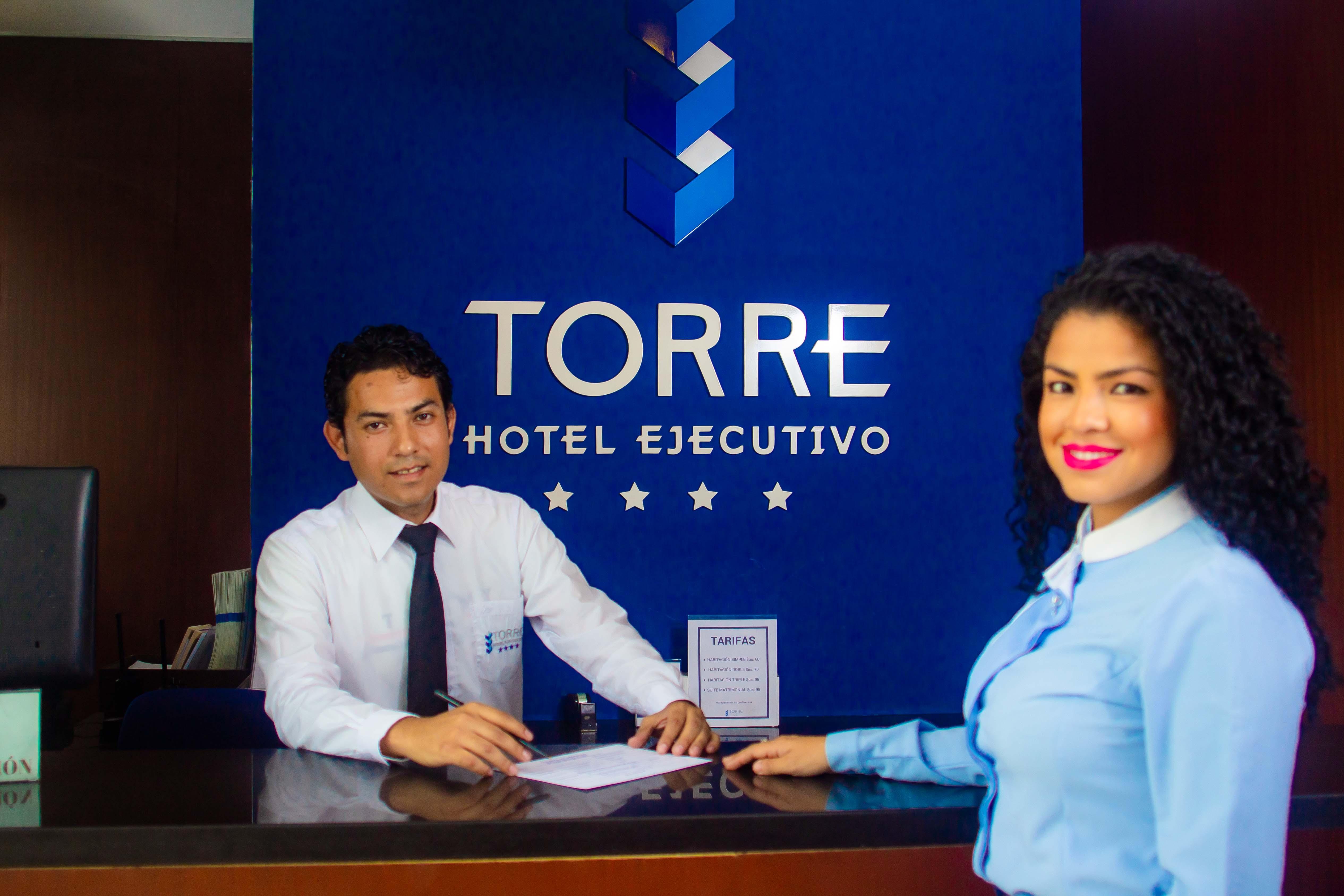 Torre Hotel Ejecutivo Санта-Крус-де-ла-Сьерра Экстерьер фото