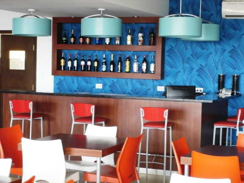 Torre Hotel Ejecutivo Санта-Крус-де-ла-Сьерра Экстерьер фото