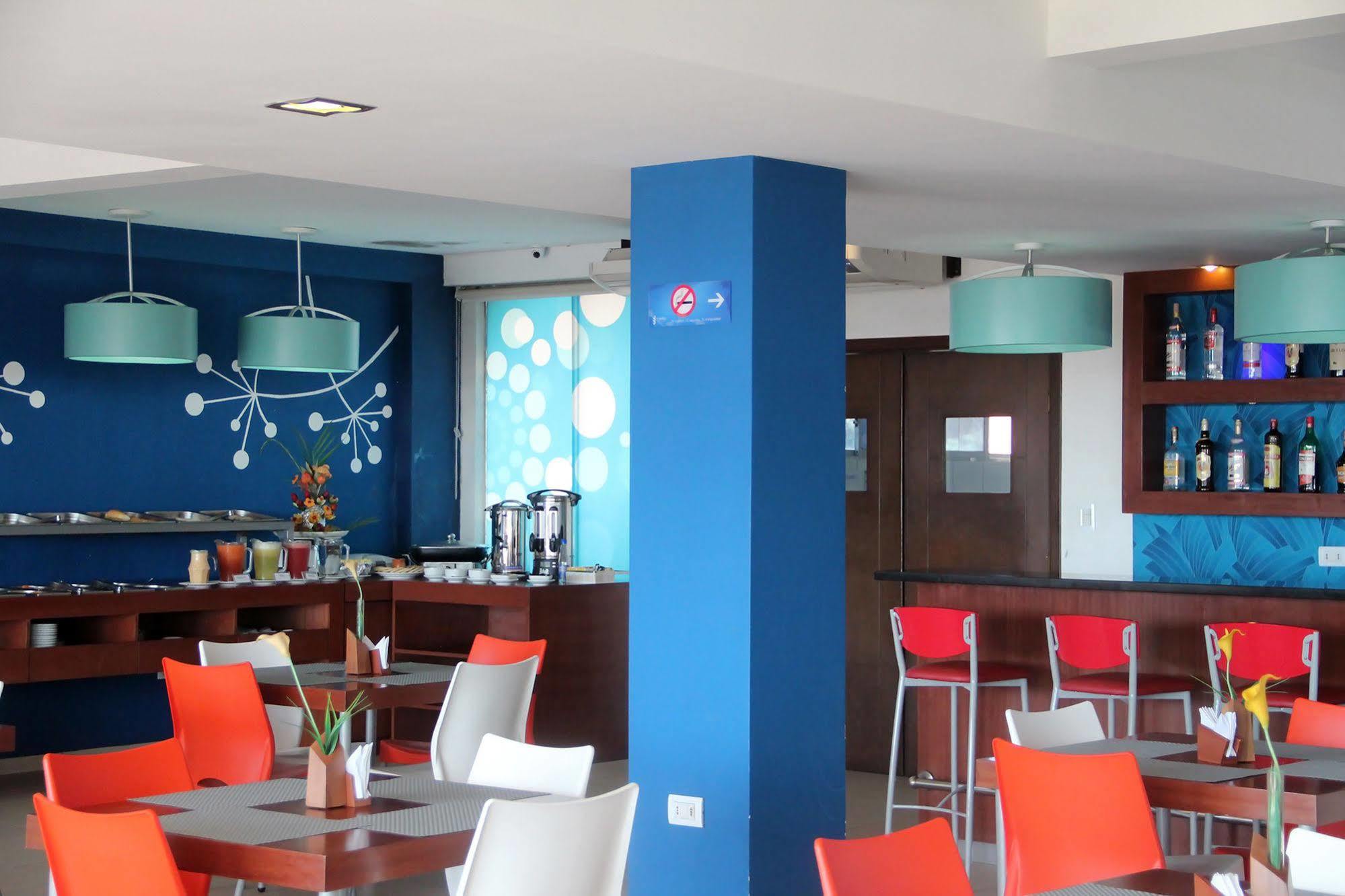 Torre Hotel Ejecutivo Санта-Крус-де-ла-Сьерра Экстерьер фото